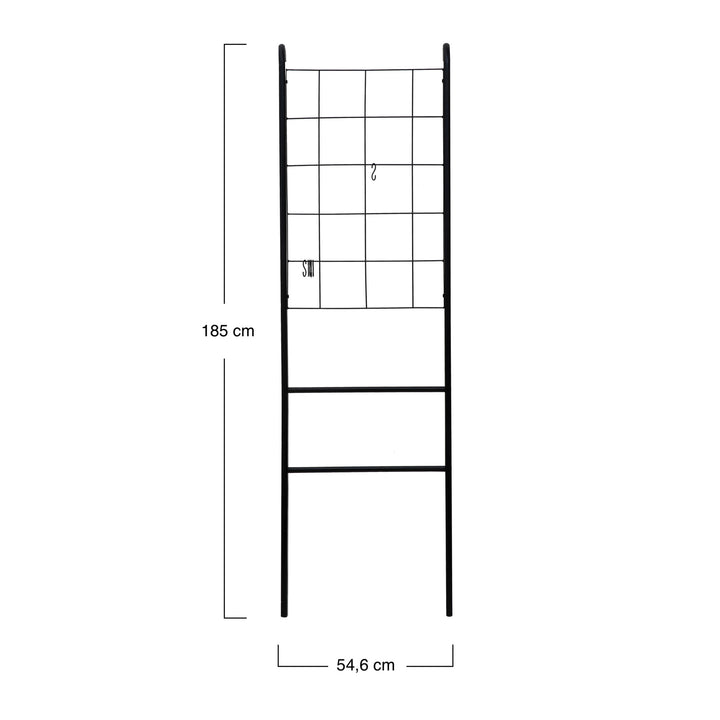 Escalera de metal con malla