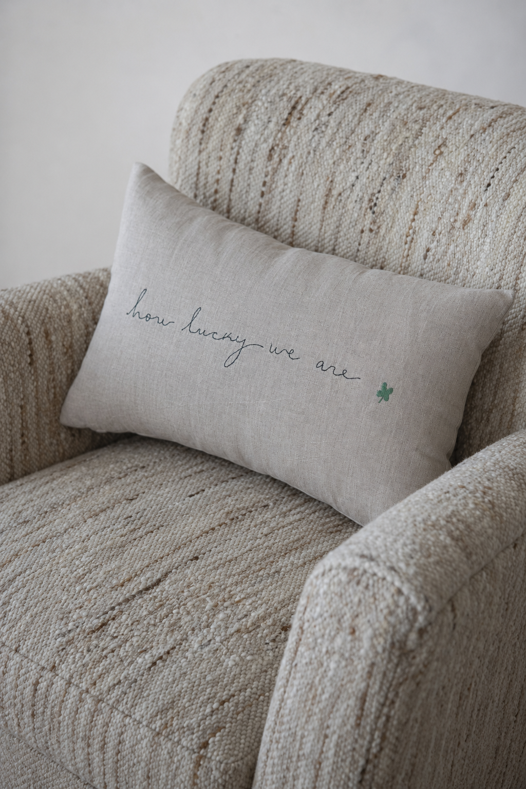 Cojín Lumbar de Lino "How Lucky we Are"