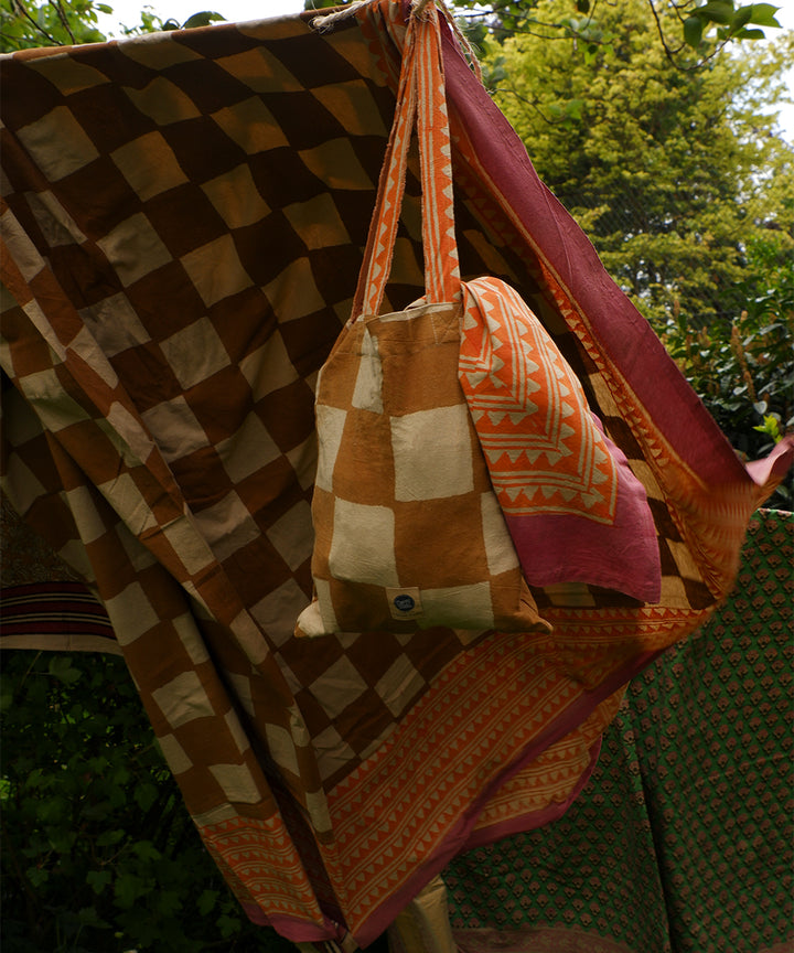 Mantel Block Print Checkmate 240 x 280 cm con Tote Bag