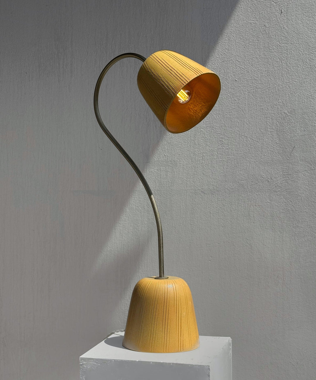Lámpara de Mesa Bora Ocre
