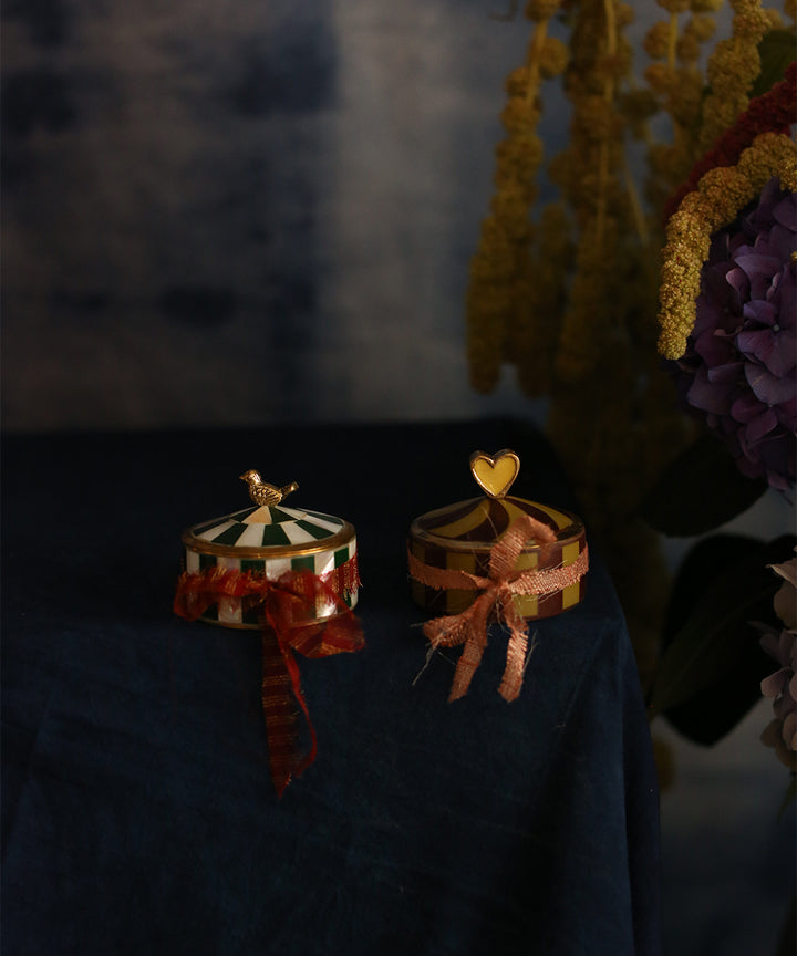 Caja Circus Pyar Heart