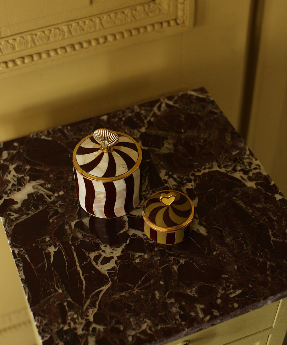 Caja Circus Pyar Heart