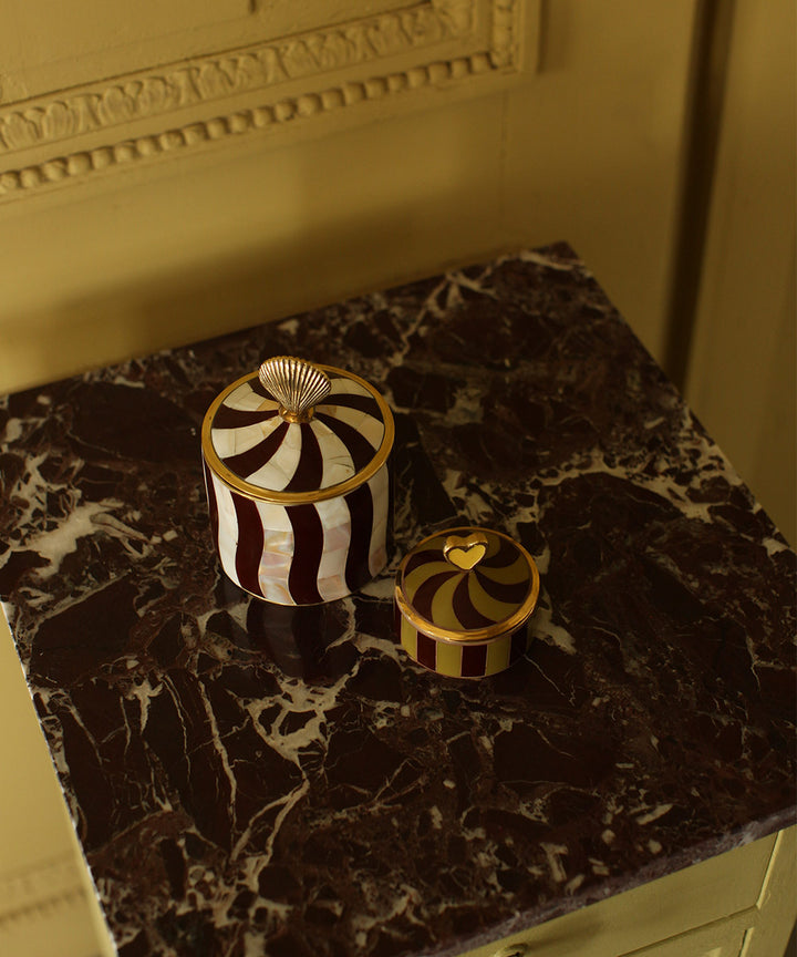 Caja Circus Pyar Heart