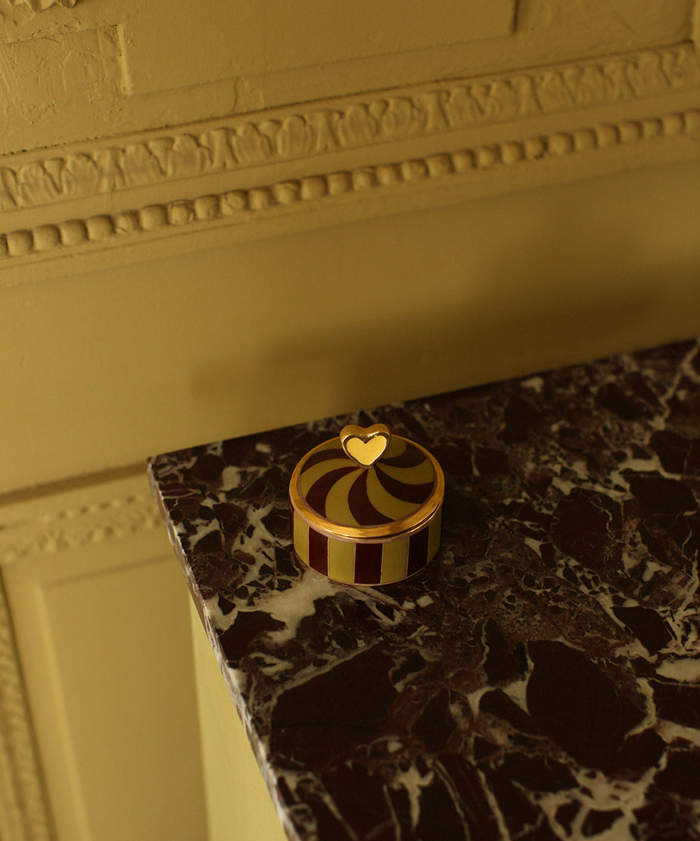 Caja Circus Pyar Heart