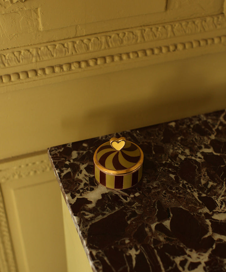 Caja Circus Pyar Heart