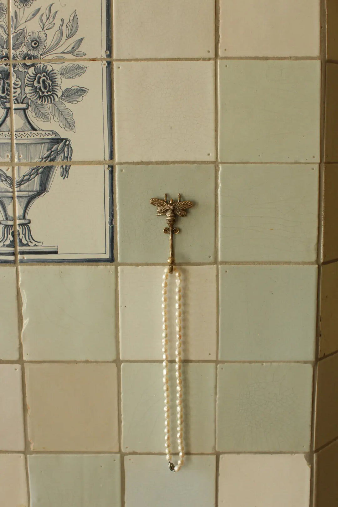 Percha de bronce Abeja Reina